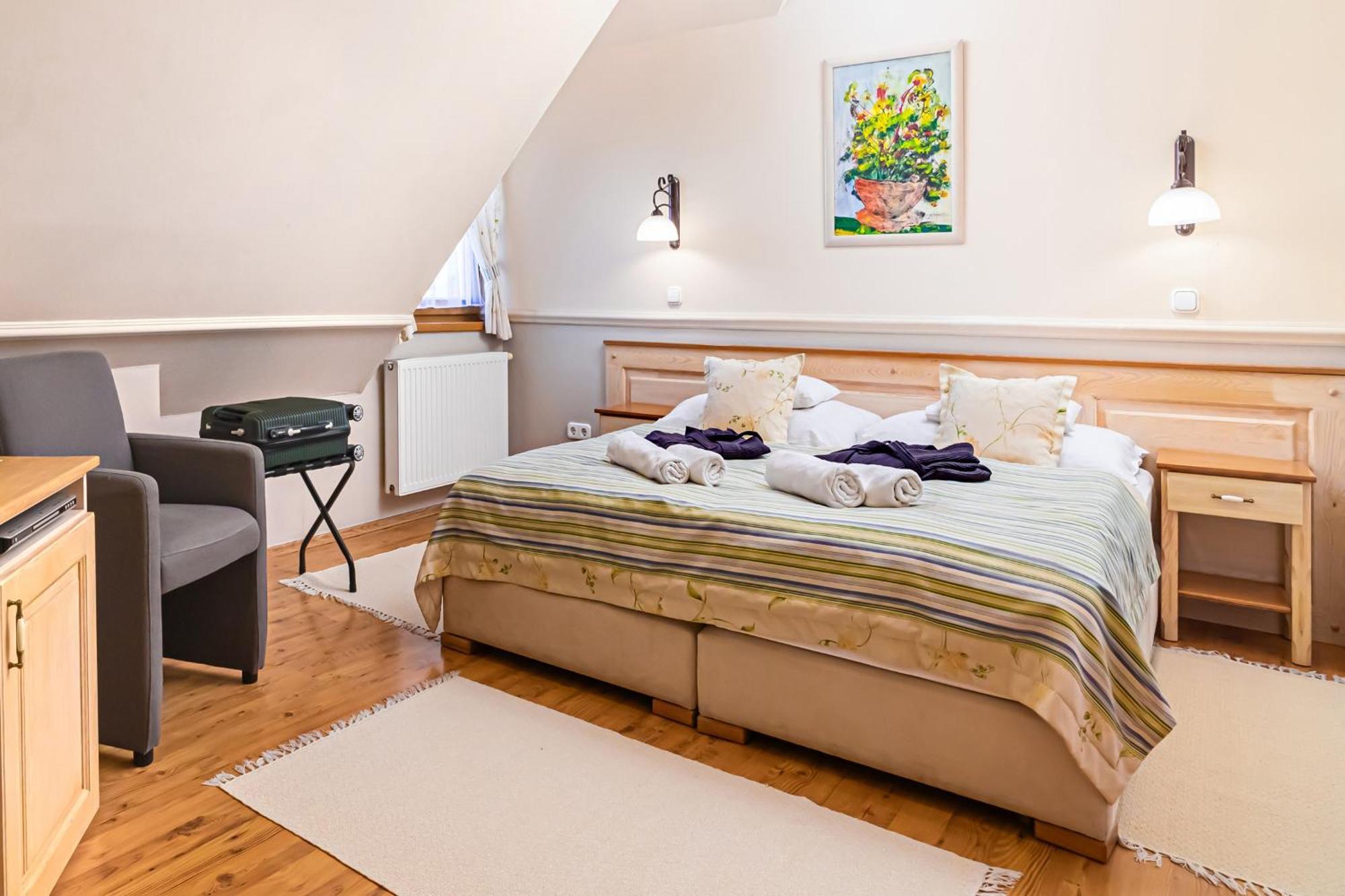 Rigotanya Relax & Wellness Panzio Buekfuerdo Hotel Luaran gambar