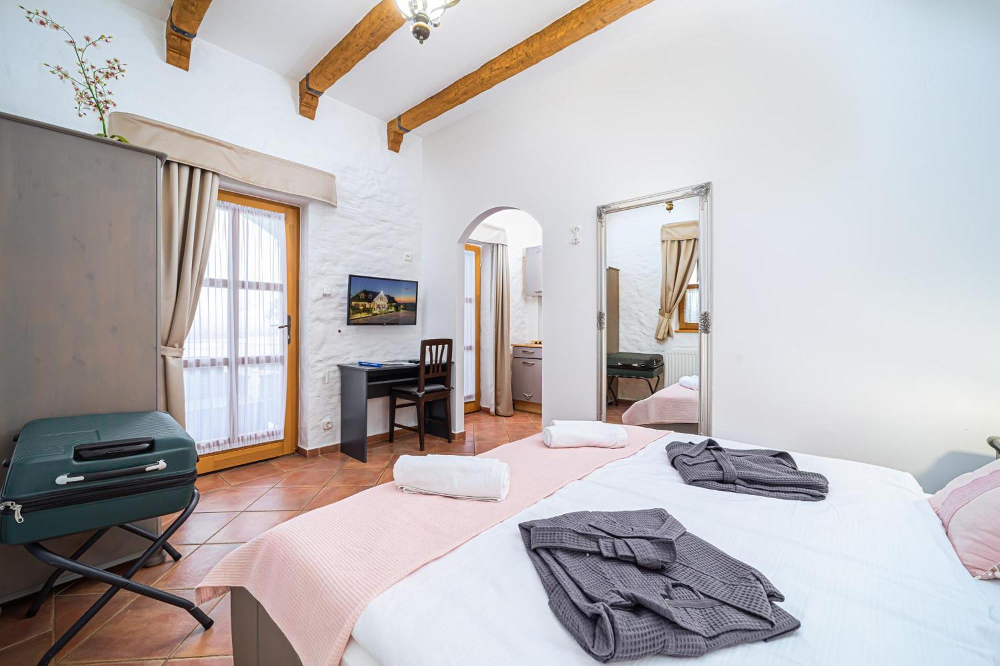 Rigotanya Relax & Wellness Panzio Buekfuerdo Hotel Luaran gambar