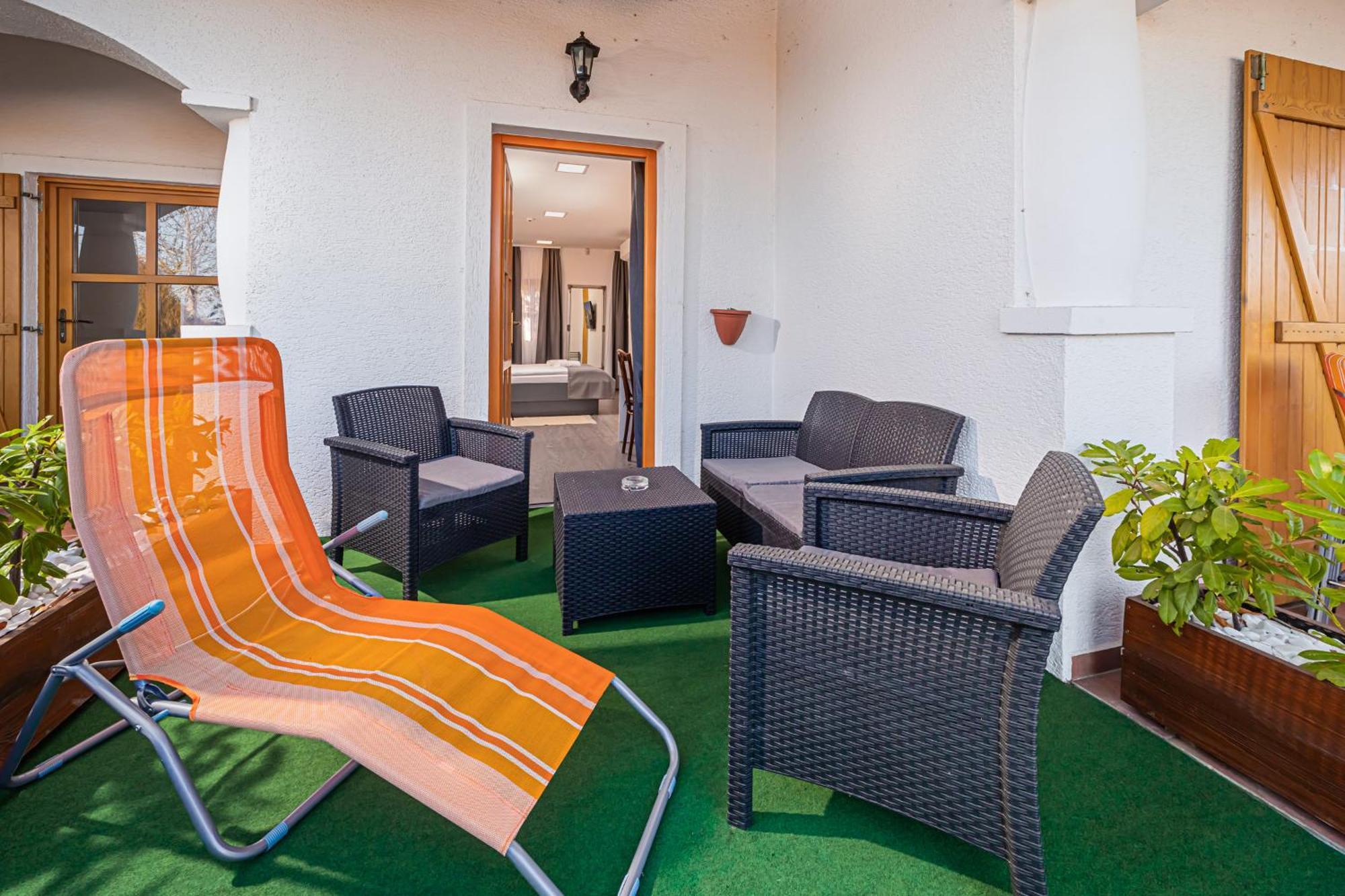 Rigotanya Relax & Wellness Panzio Buekfuerdo Hotel Luaran gambar