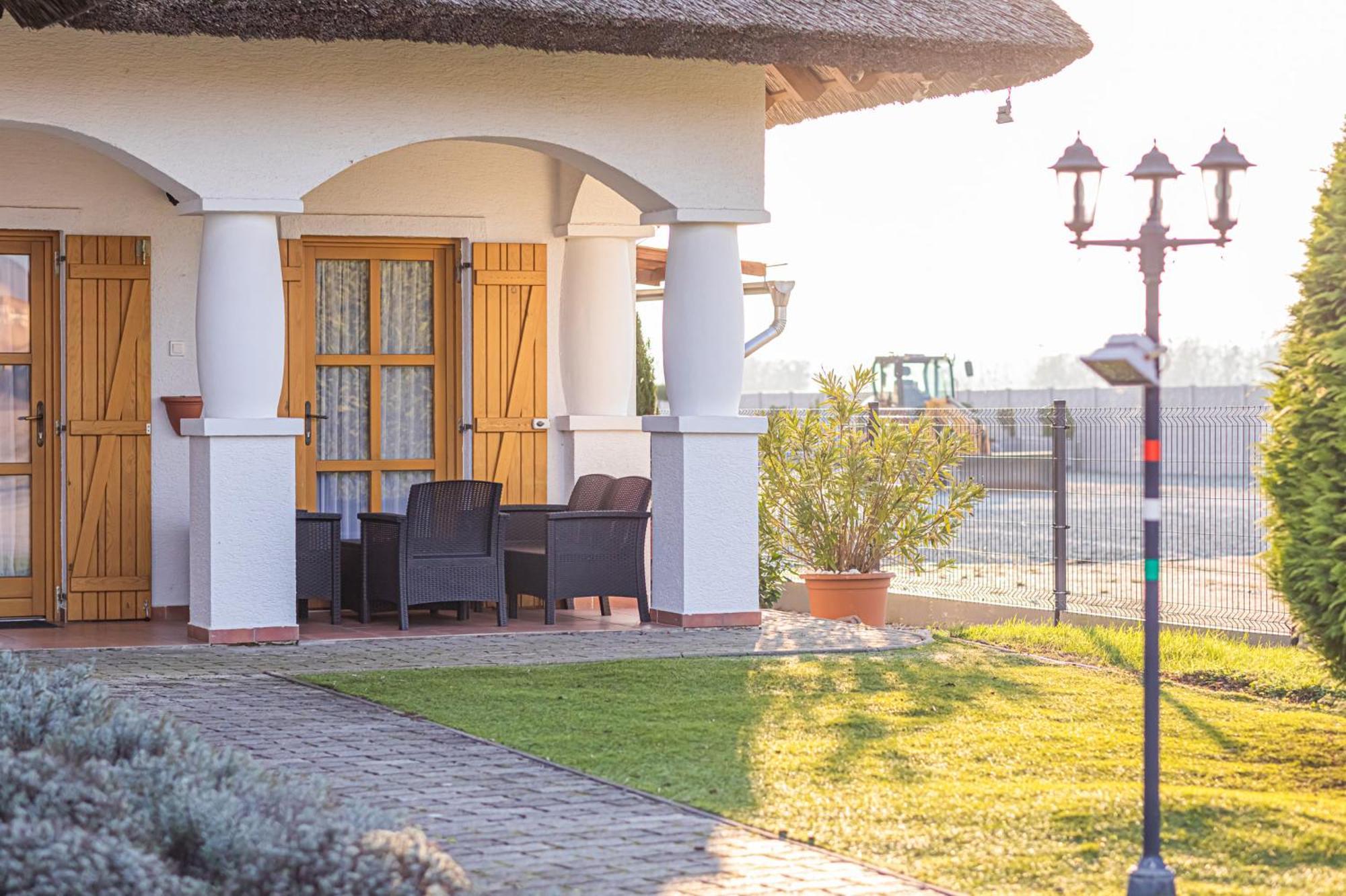 Rigotanya Relax & Wellness Panzio Buekfuerdo Hotel Luaran gambar